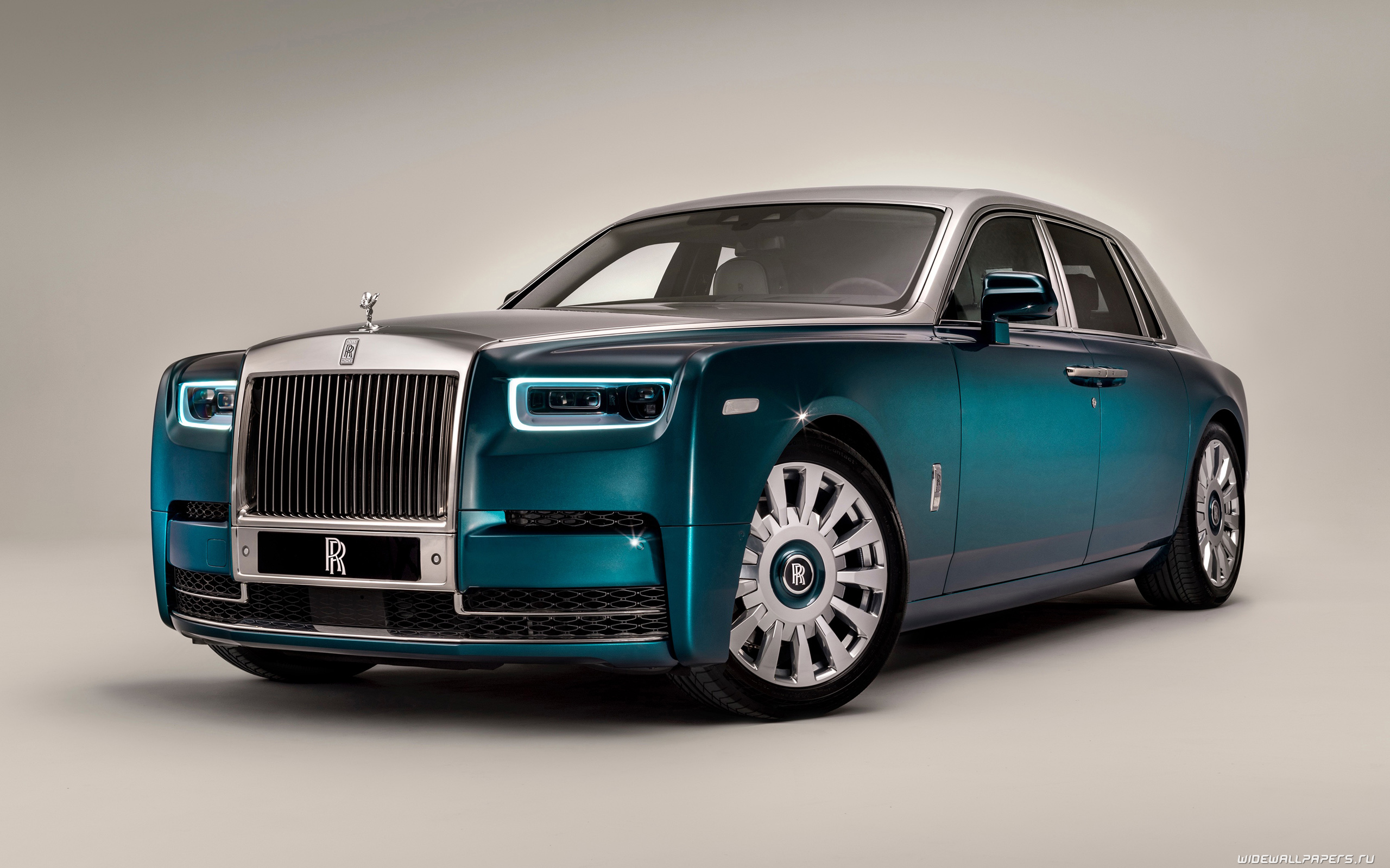 Машина Rolls Royce Phantom