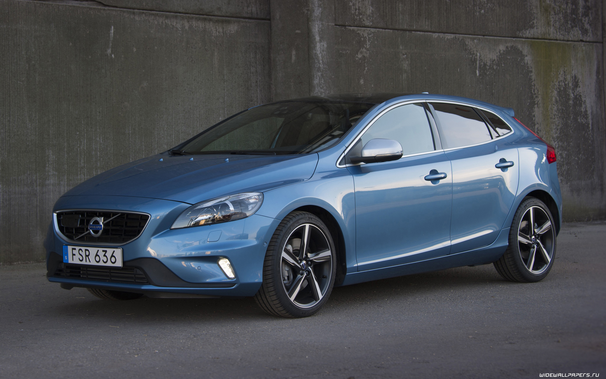 Volvo v40 Wallpaper