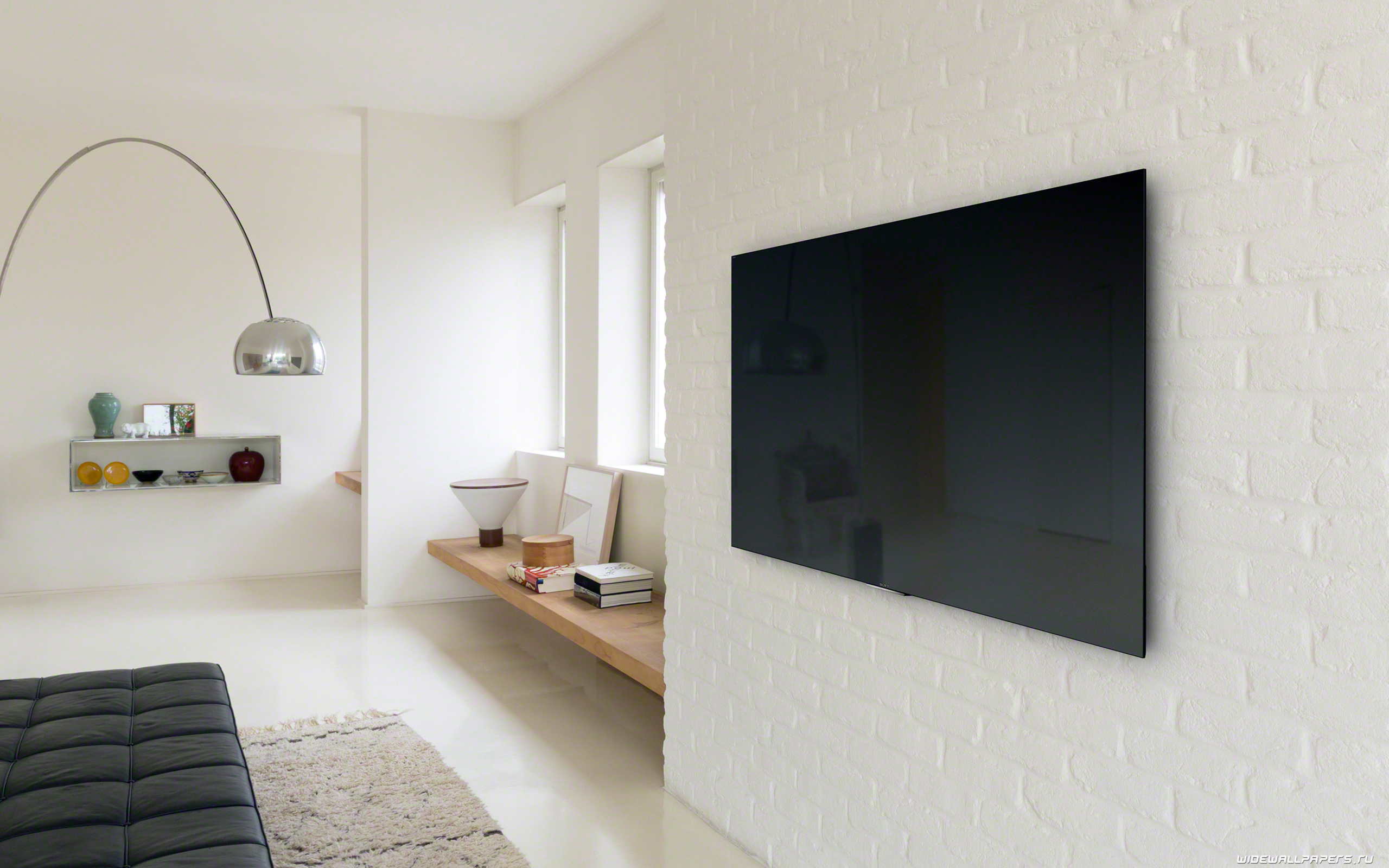Плоский телевизор на стену